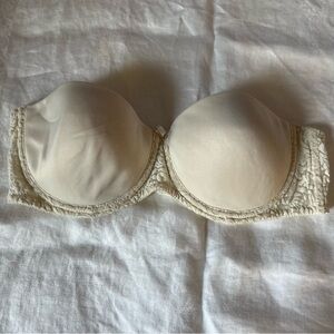 Victoria’ secret 36C ivory strapless bra